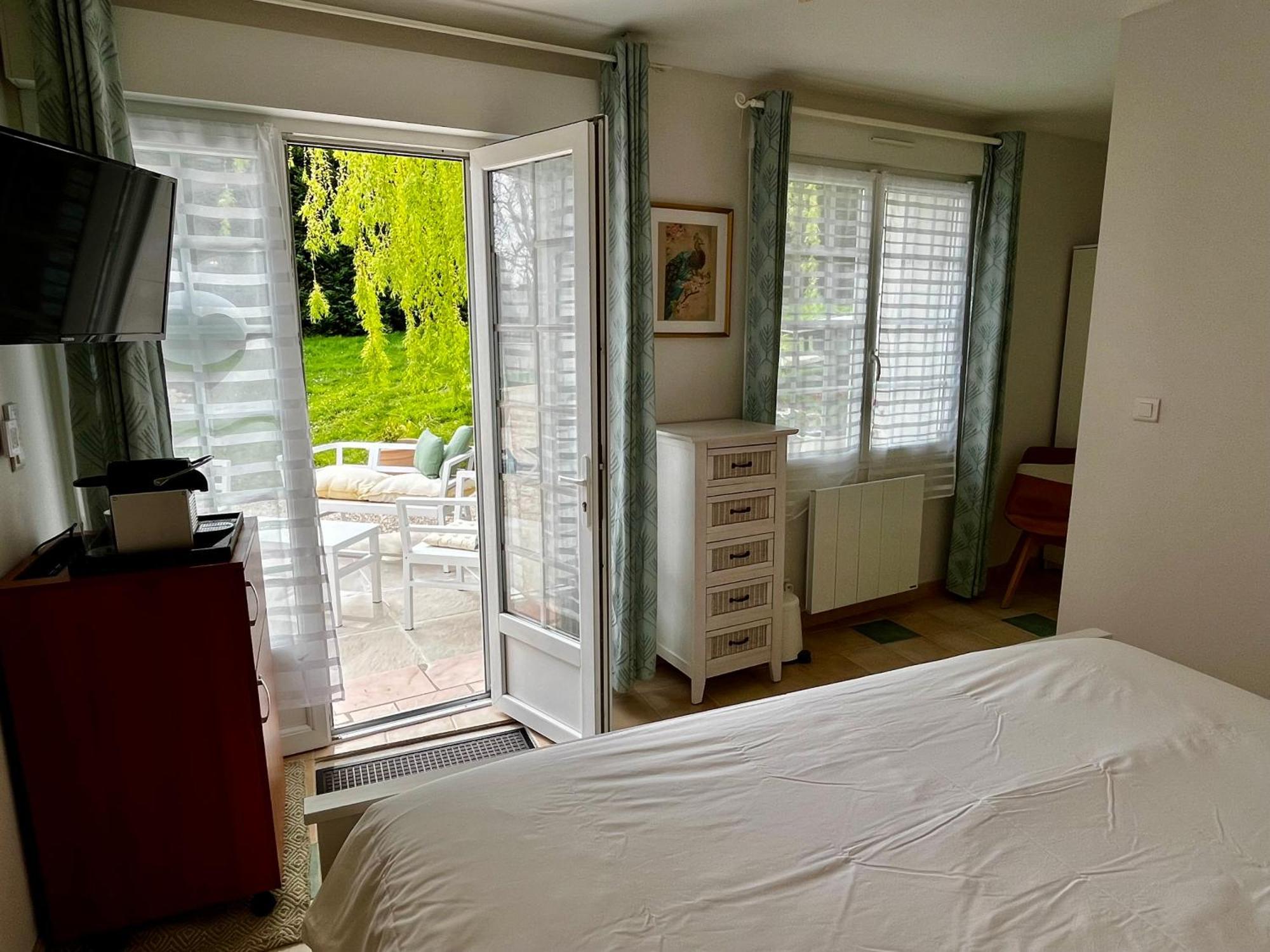 Sans Souci Bed And Breakfast Luxe Heated Pool And Restaurant Luzille Luaran gambar