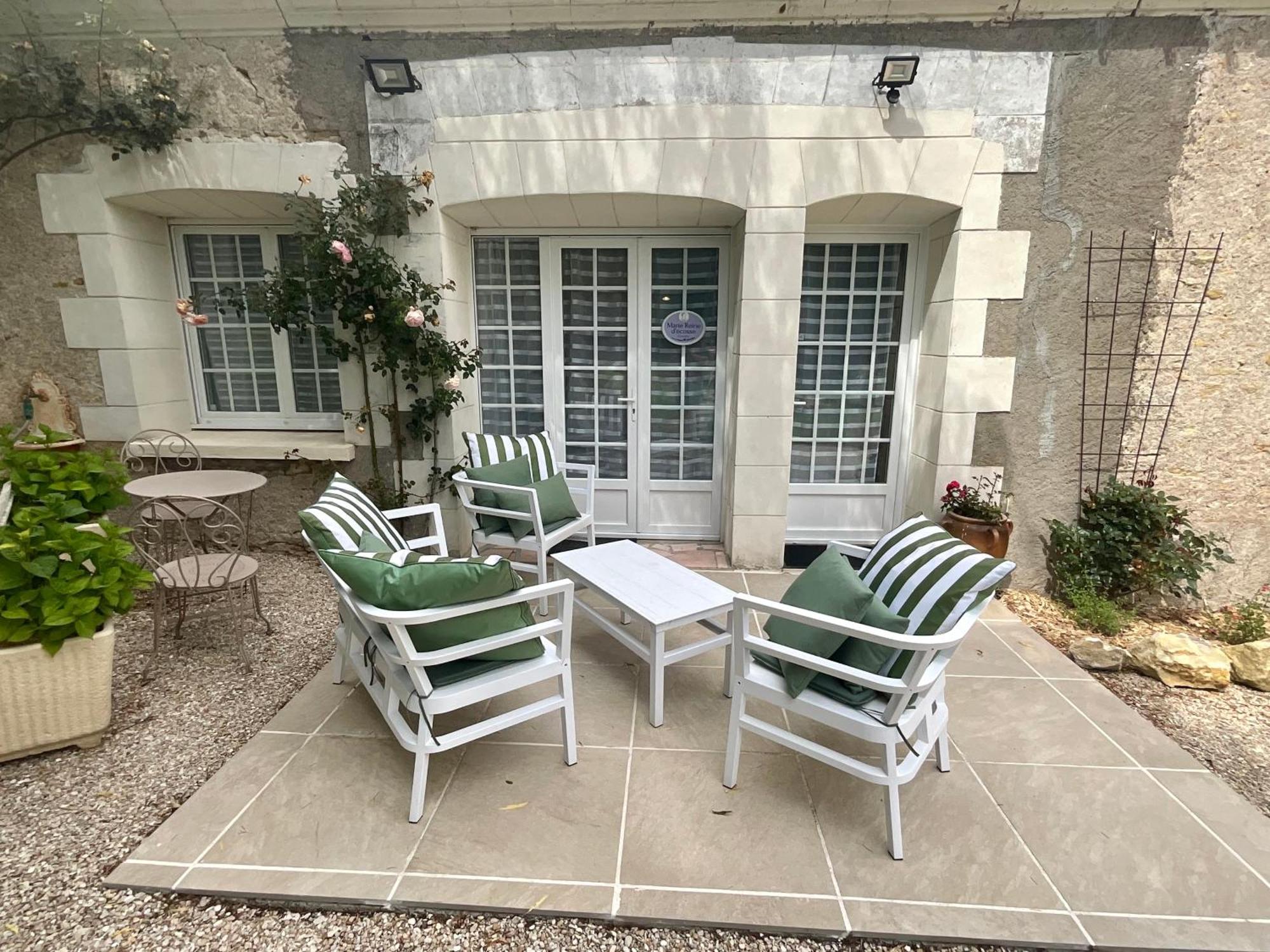 Sans Souci Bed And Breakfast Luxe Heated Pool And Restaurant Luzille Luaran gambar